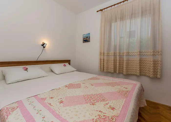 Domijan By El-pi Tours Lägenhet Njivice