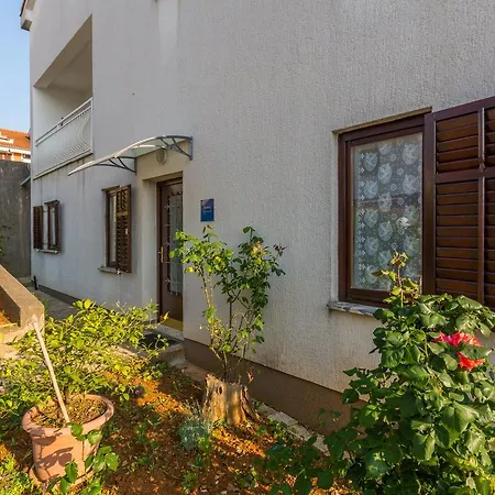 Domijan By El-pi Tours Apartamento Njivice
