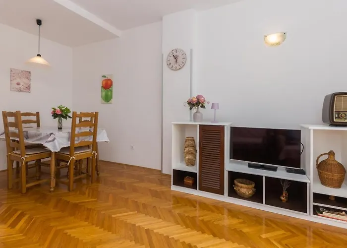 Domijan By El-pi Tours Apartment *